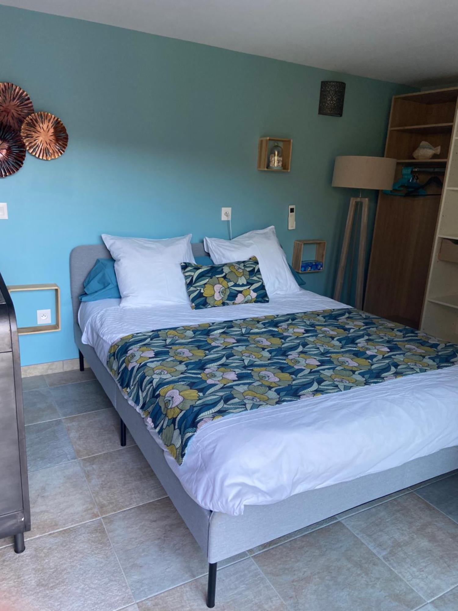 Les Terrasses Des Anthenors Bed & Breakfast Ensues-la-Redonne Exterior photo
